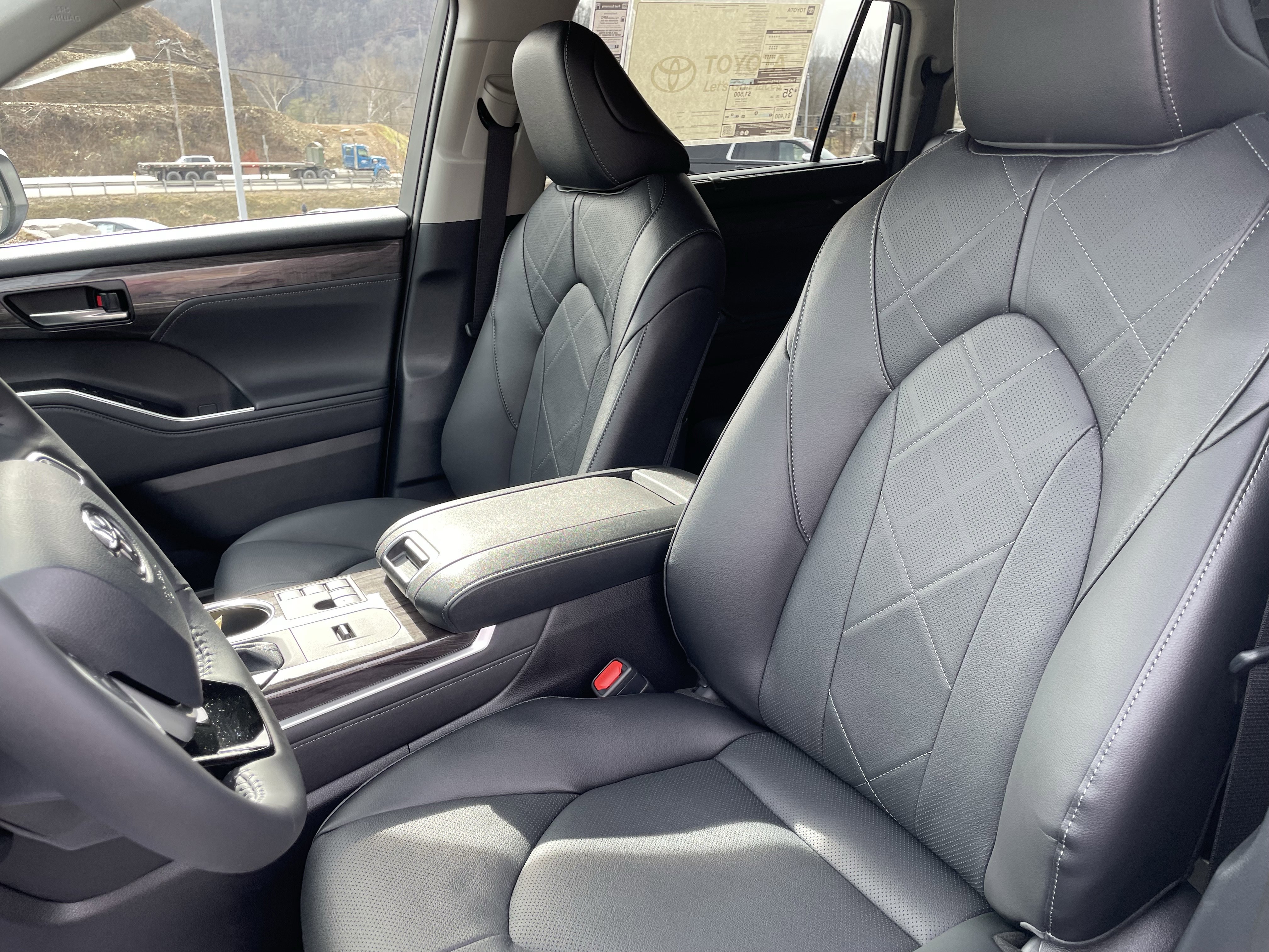 New 2026 Toyota Highlander Platinum image 19