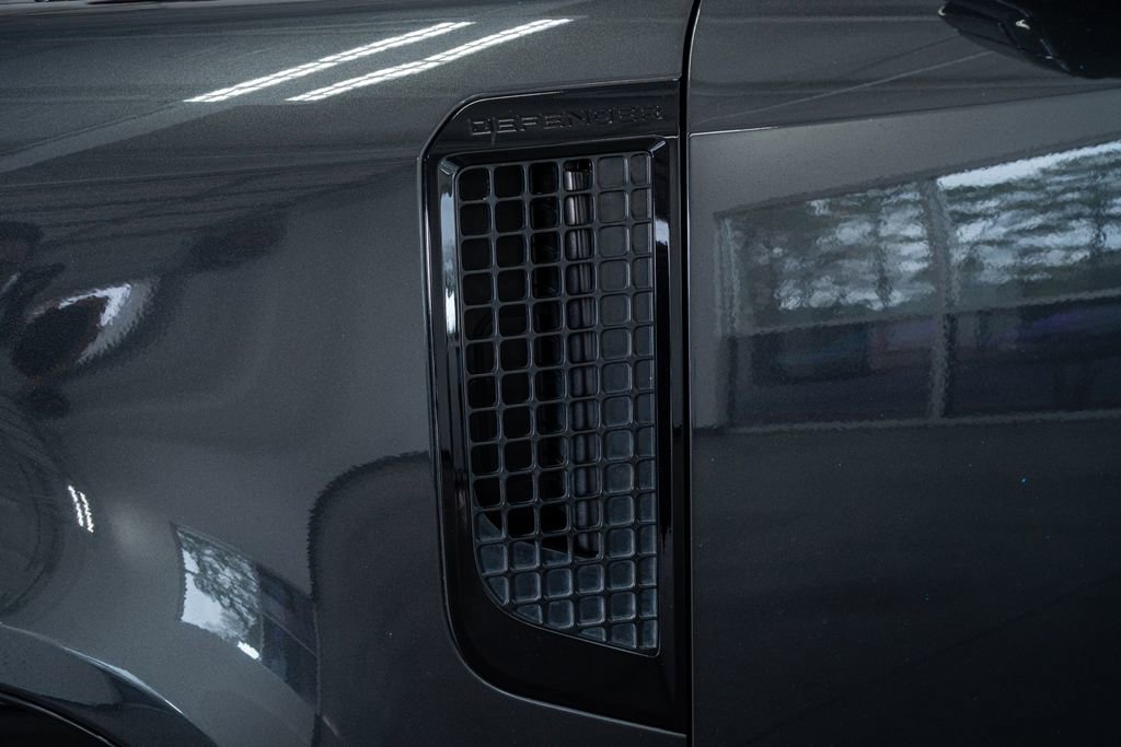 Used 2023 Land Rover Defender 130 X-Dynamic SE image 23