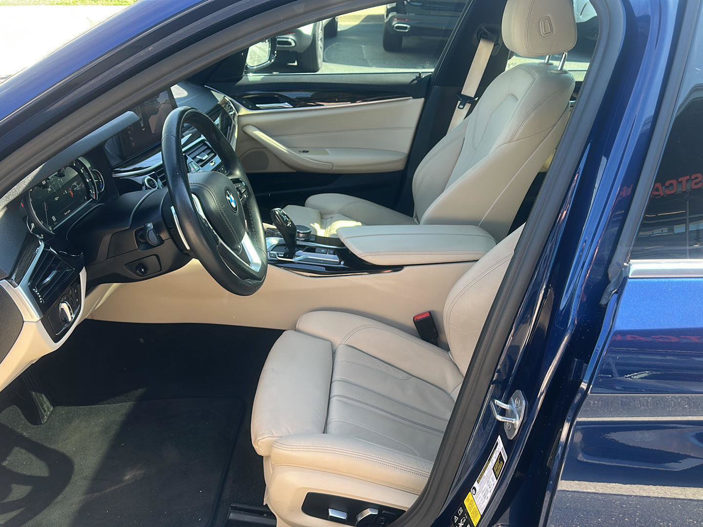 Used 2019 BMW 530i xDrive w/ Convenience Package AWD/4WD image 15