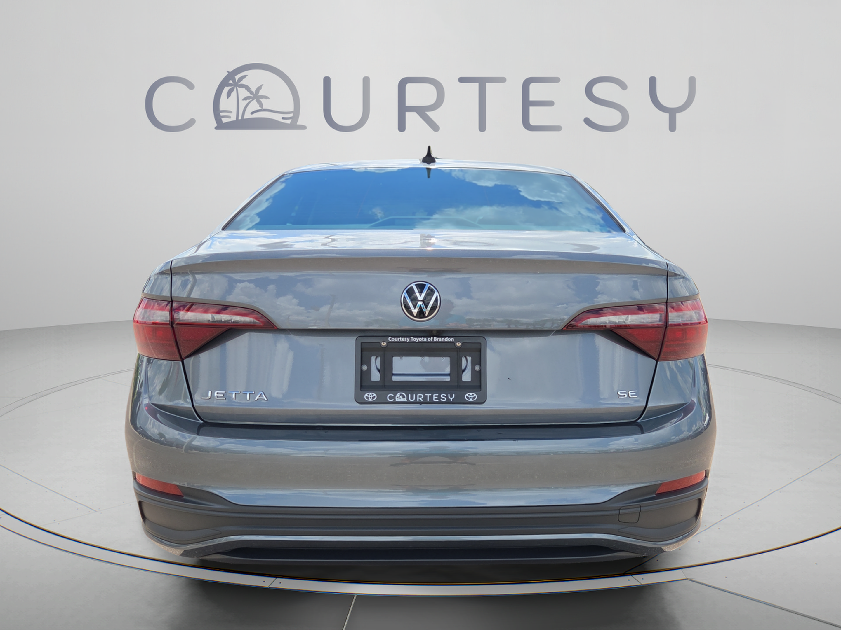 Used 2024 Volkswagen Jetta SE FWD image 4