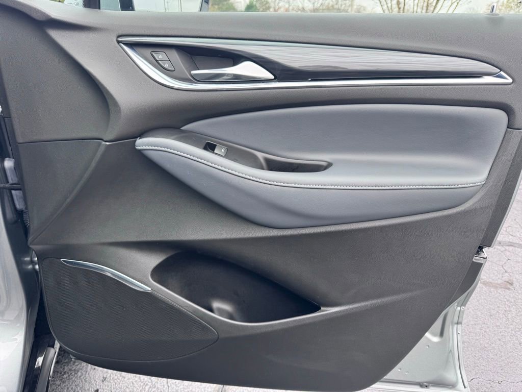 Used 2023 Buick Enclave Essence w/ Sport Touring Edition image 25