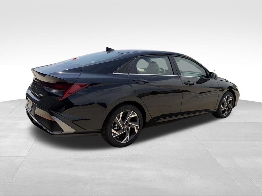 New 2026 Hyundai Elantra Limited FWD image 7