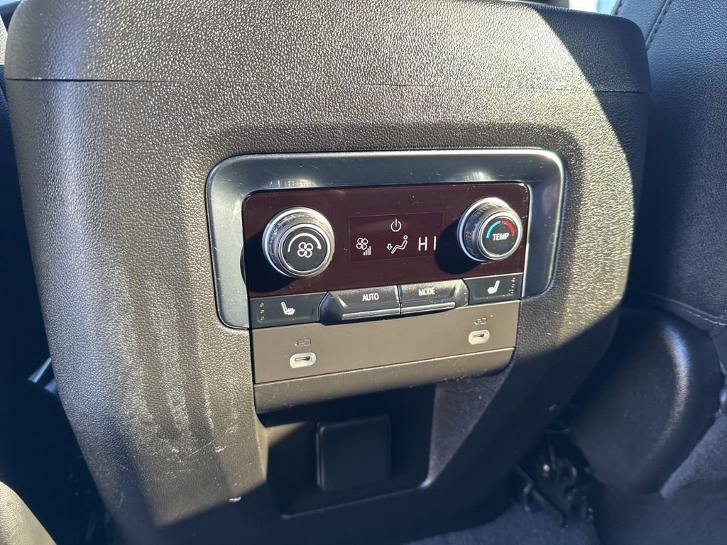 Used 2024 Chevrolet Suburban Premier image 23
