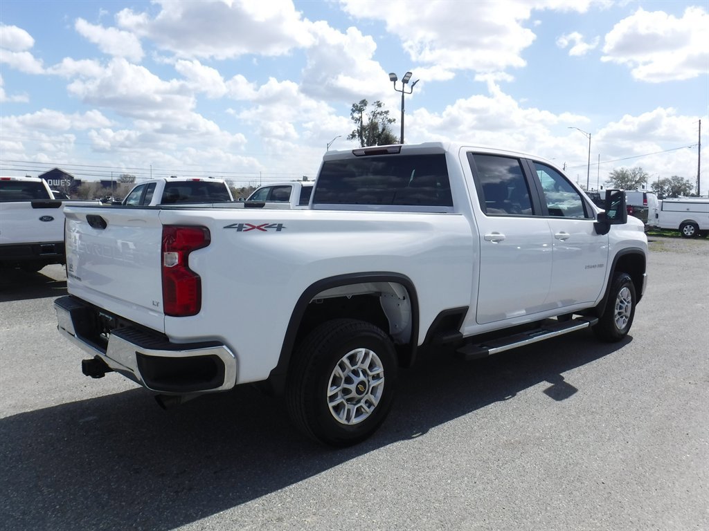 Used 2024 Chevrolet Silverado 2500 LT AWD/4WD image 2