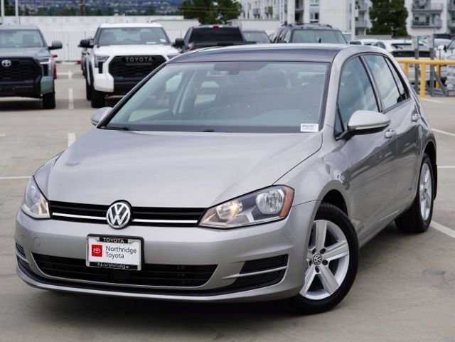 Used 2017 Volkswagen Golf Wolfsburg Edition image 3