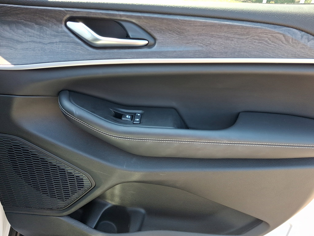 Used 2023 Jeep Grand Cherokee Limited image 10