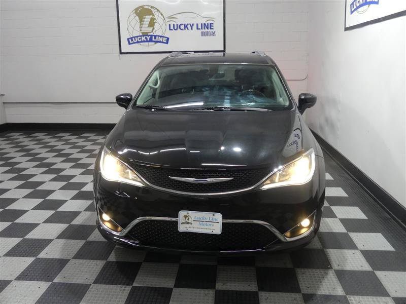 Used 2018 Chrysler Pacifica Touring-L Plus FWD image 3