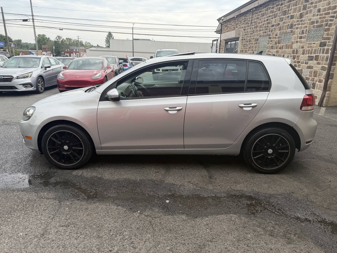 Used 2014 Volkswagen Golf 4-Door FWD image 3