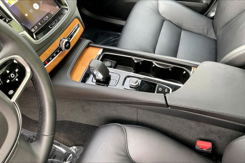 Used 2024 Volvo XC90 B6 Plus w/ Protection Package Premier image 17
