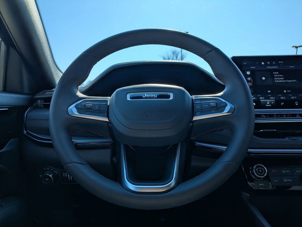 Used 2025 Jeep Compass Trailhawk image 21