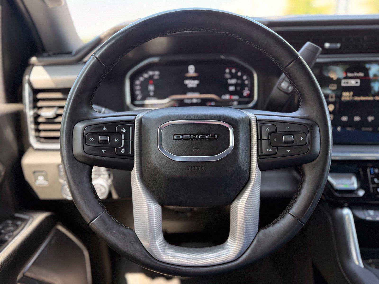 Used 2025 GMC Sierra 2500 Denali w/ Denali Reserve Package AWD/4WD image 25