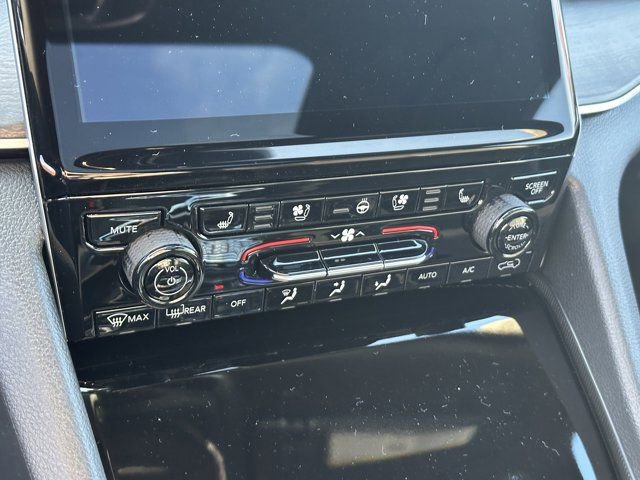 New 2025 Jeep Grand Cherokee Limited w/ Luxury Tech Group II image 26