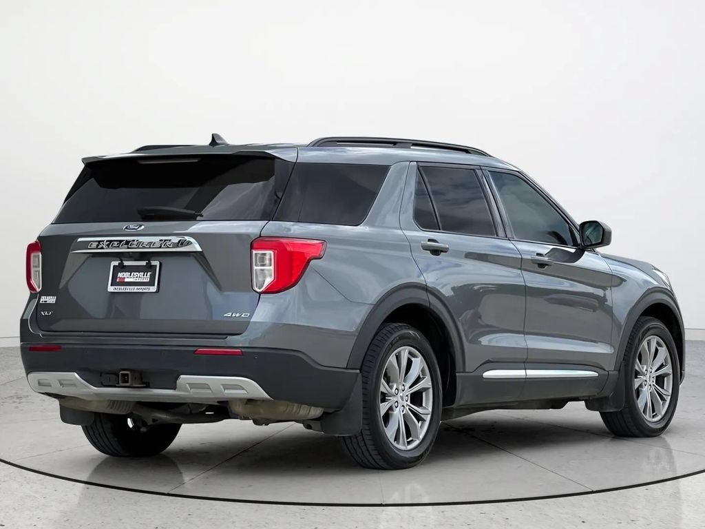 Used 2022 Ford Explorer XLT w/ Equipment Group 202A AWD/4WD image 2