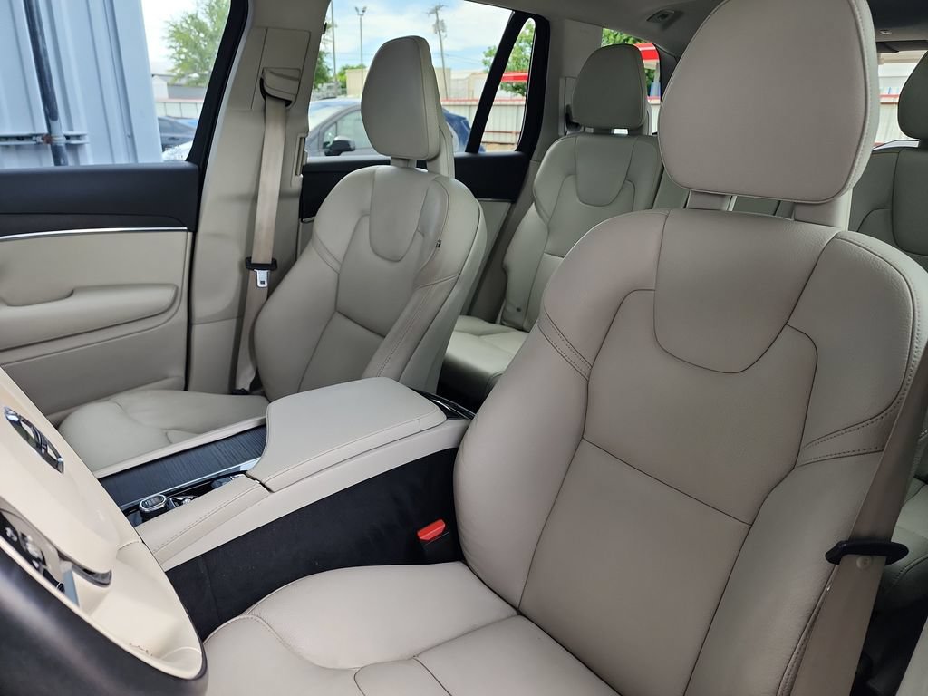 Used 2020 Volvo XC90 T5 Momentum w/ Protection Package Premier FWD image 16