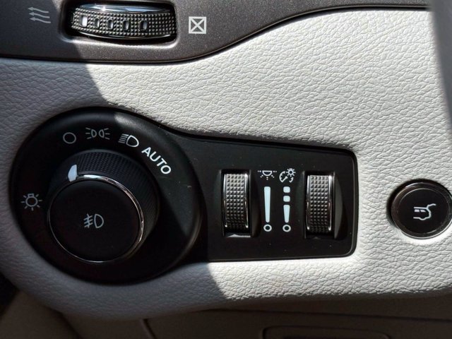 Certified 2022 Jeep Cherokee Limited AWD/4WD image 21