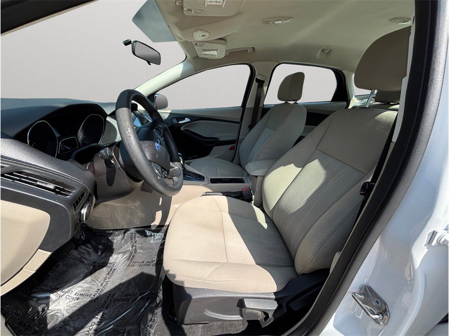 Used 2015 Ford Focus SE FWD image 2