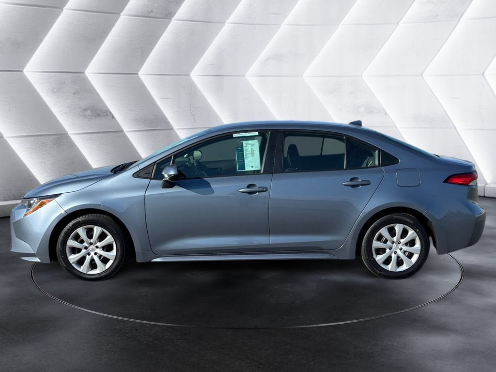 Used 2024 Toyota Corolla LE FWD image 2