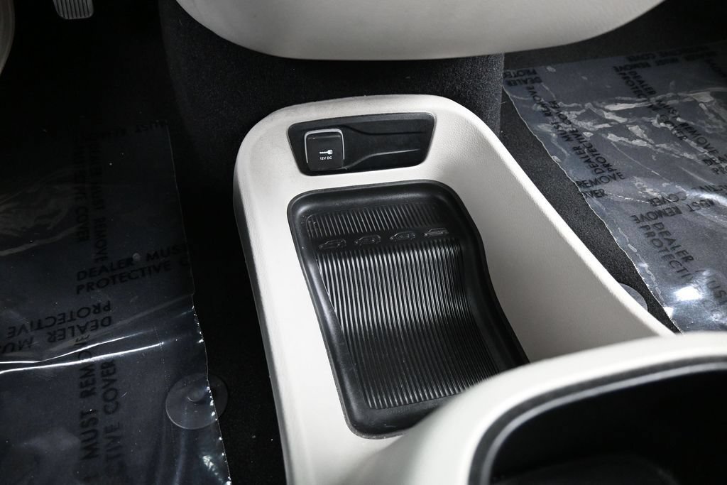 Used 2023 Chrysler Pacifica Touring-L FWD image 24