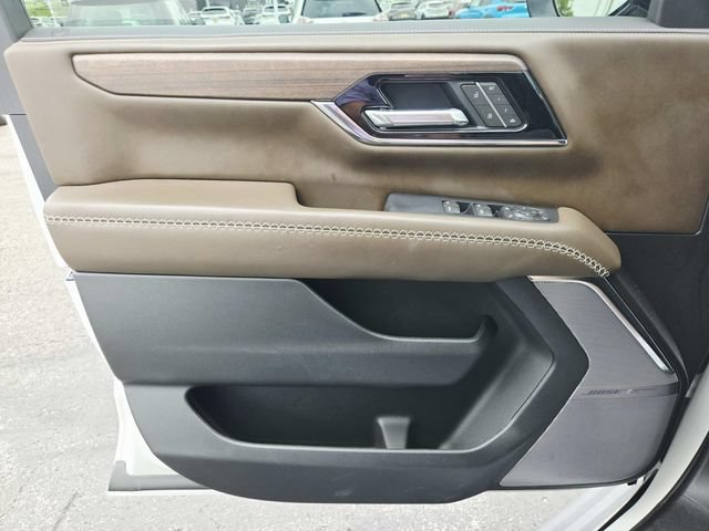 Used 2025 GMC Yukon Denali Ultimate AWD/4WD image 34