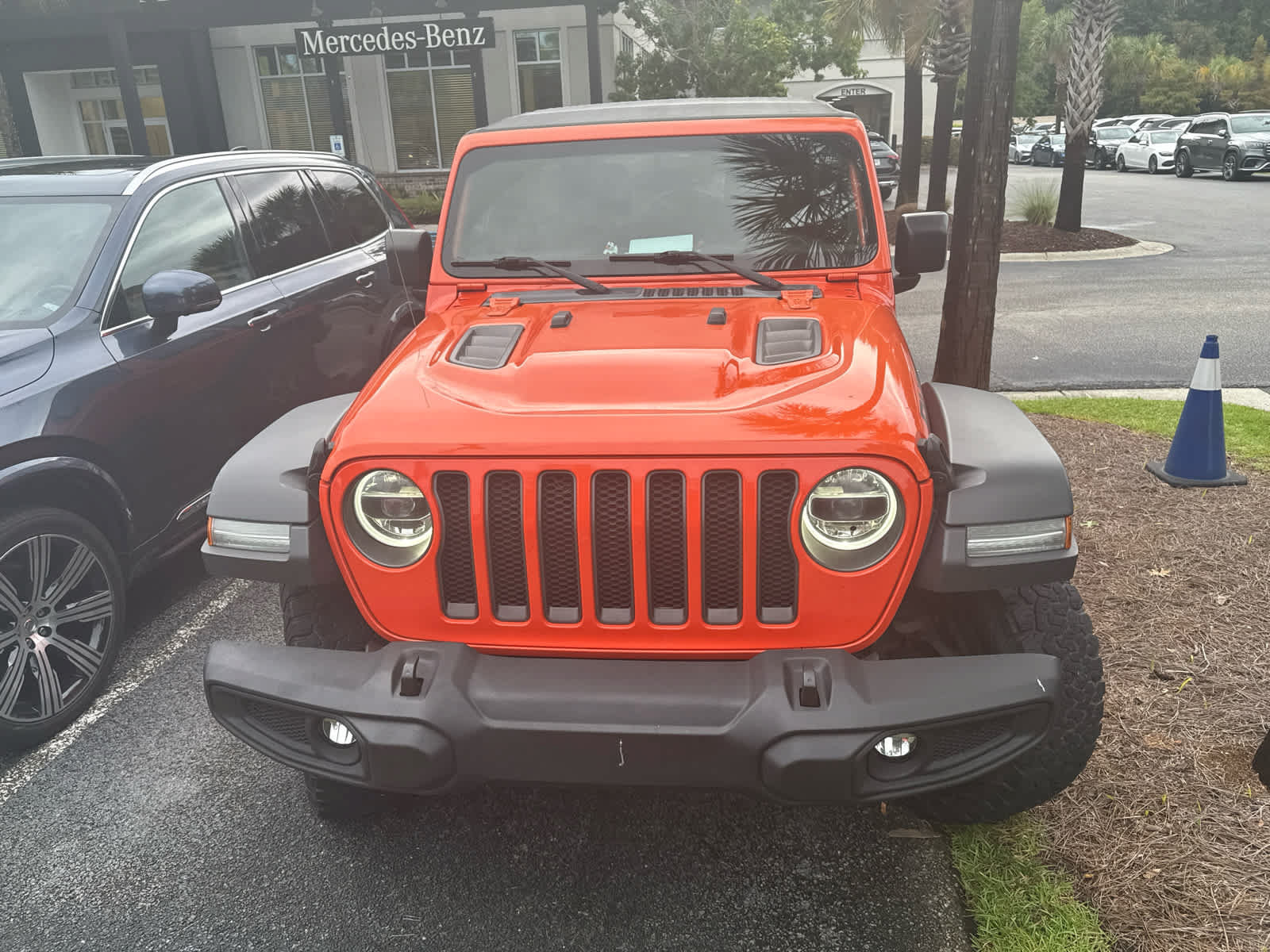 Used 2018 Jeep Wrangler Unlimited Rubicon w/ LED Lighting Group AWD/4WD image 2