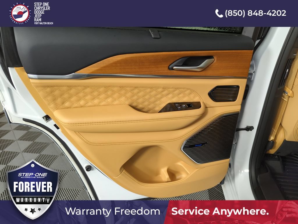 Used 2023 Jeep Grand Cherokee Summit AWD/4WD image 29
