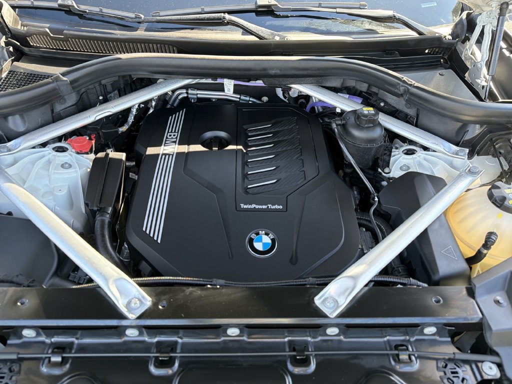 Used 2022 BMW X5 xDrive40i AWD/4WD image 17