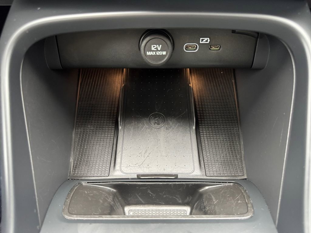 Certified 2025 Volvo XC40 B5 Core image 18