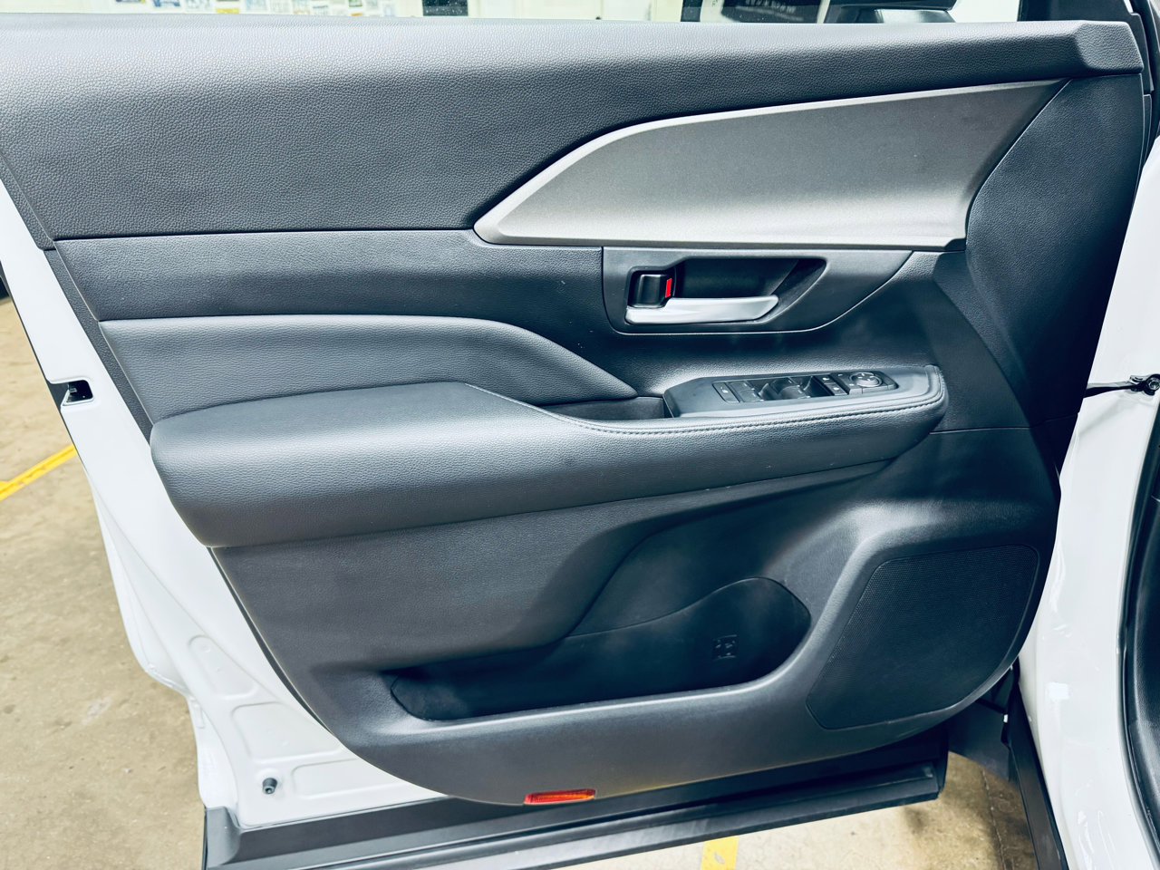 Used 2024 Toyota Grand Highlander AWD Hybrid image 30