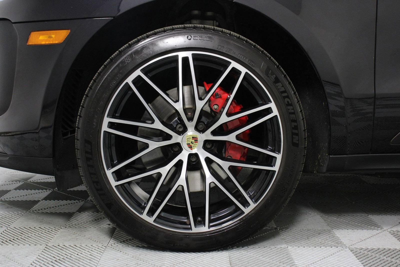 Certified 2023 Porsche Macan S image 30