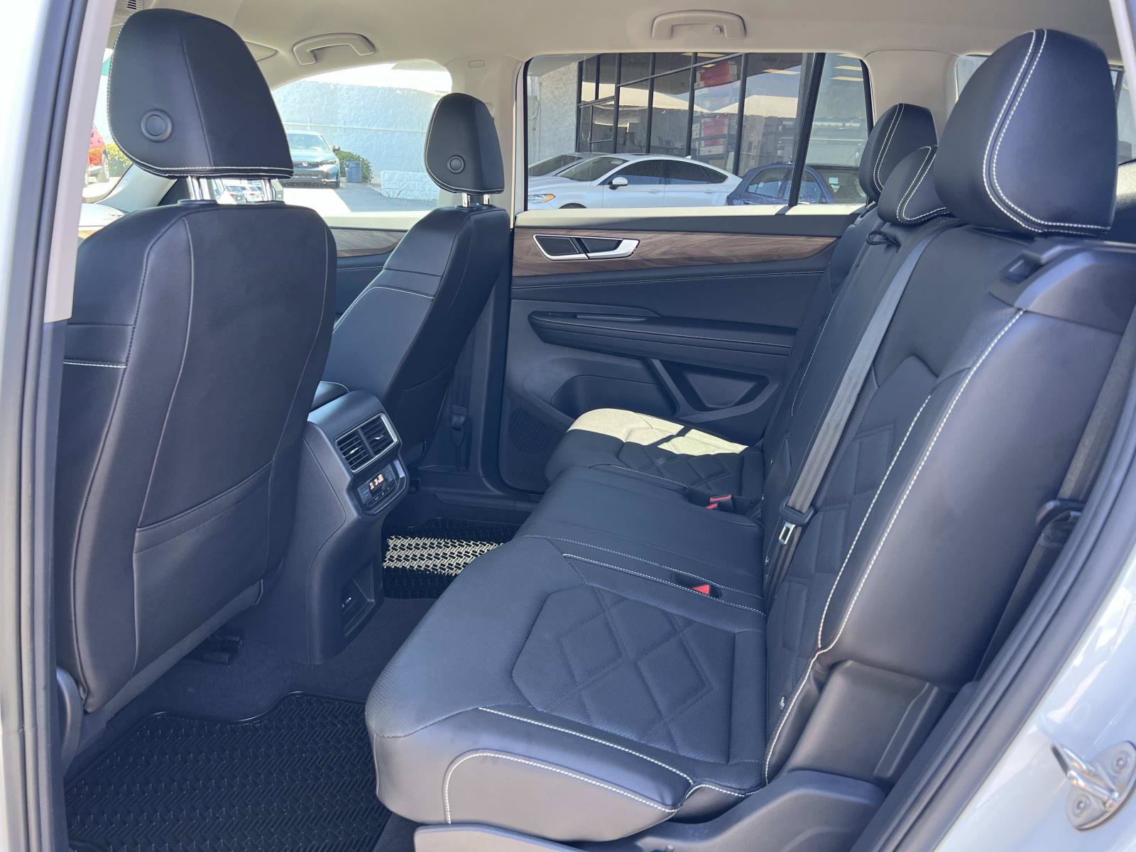 Certified 2025 Volkswagen Atlas SE FWD image 21