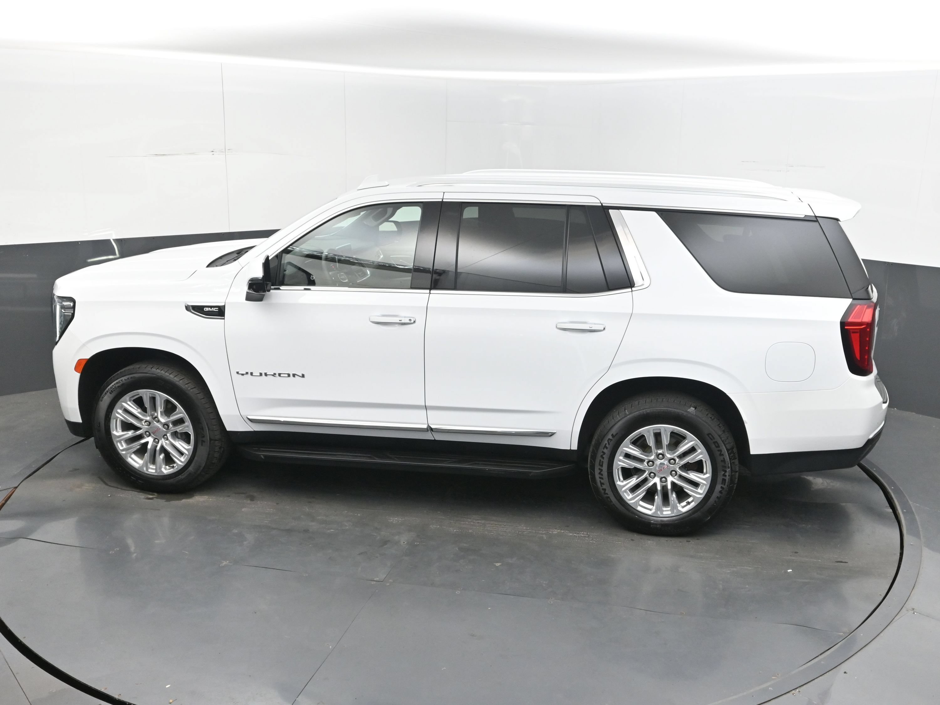 Used 2024 GMC Yukon SLT w/ SLT Luxury Package AWD/4WD image 35