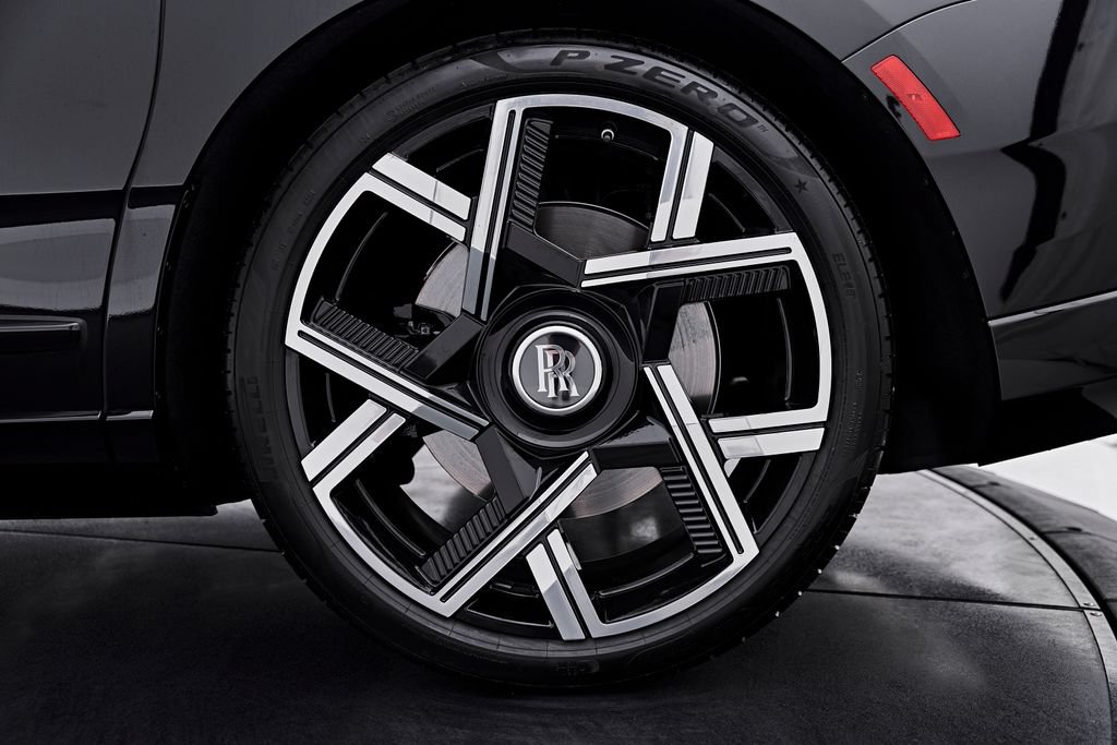 Used 2026 Rolls-Royce Cullinan Black Badge AWD/4WD image 30