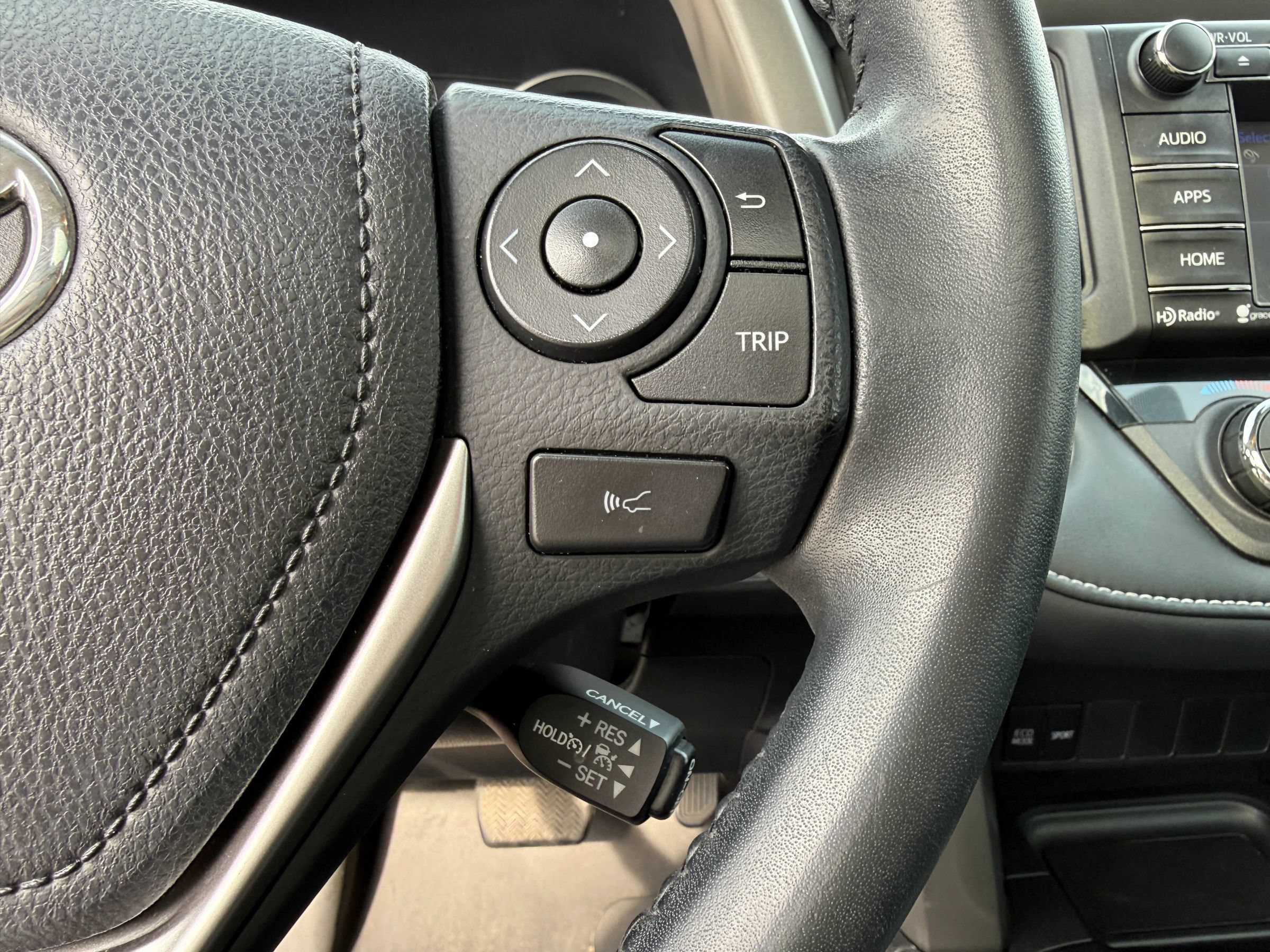 Used 2018 Toyota RAV4 XLE FWD image 12