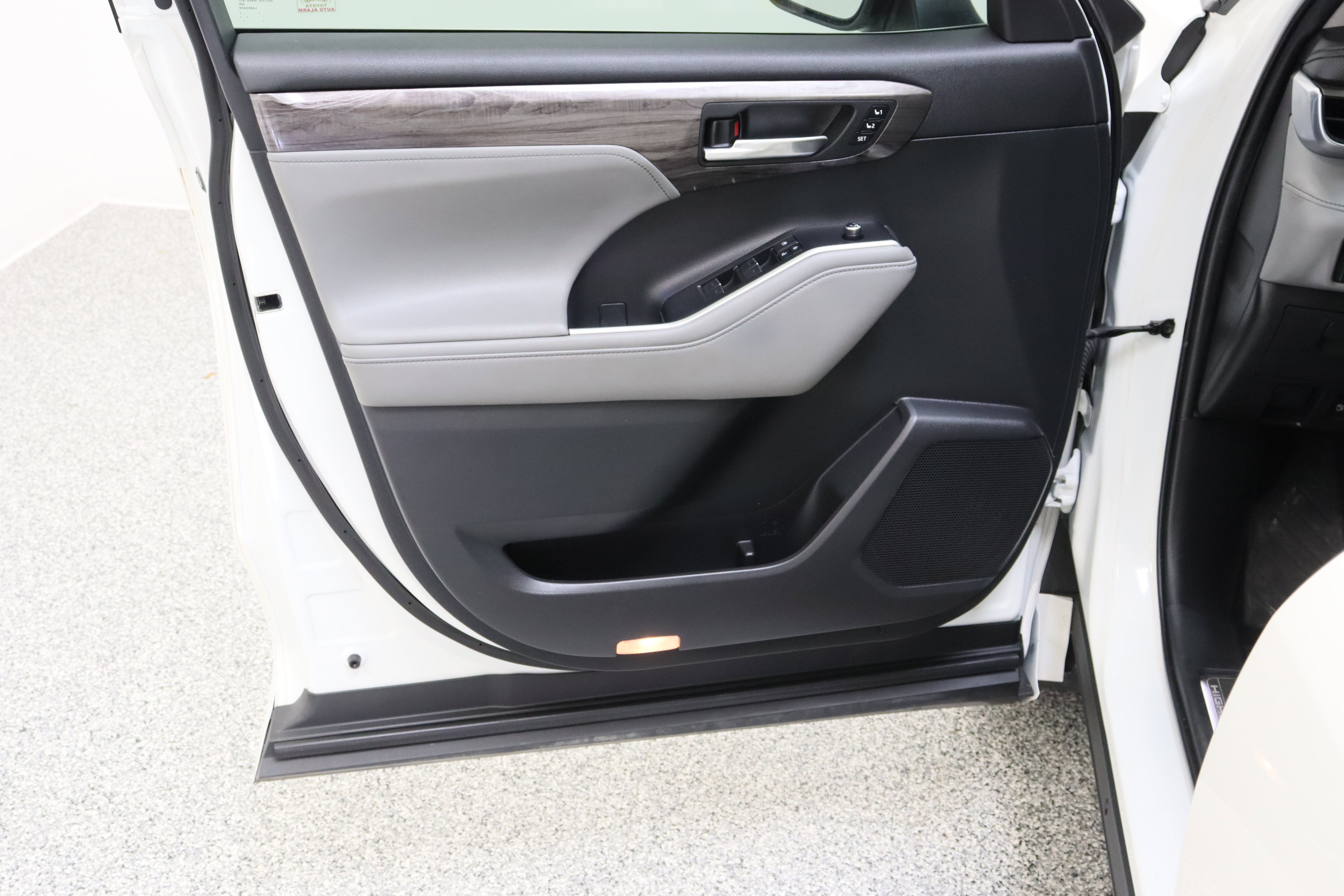 Certified 2020 Toyota Highlander Limited image 12