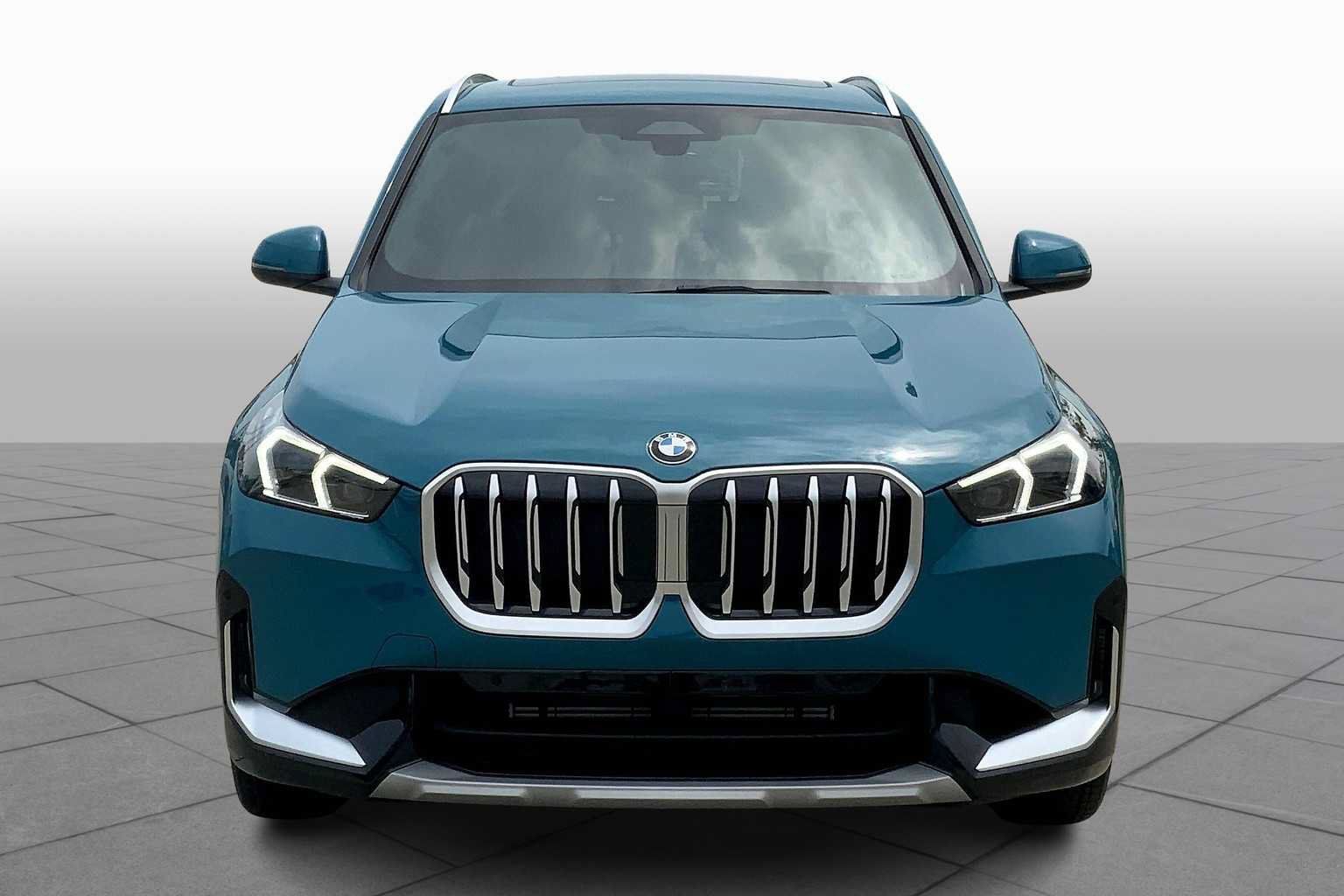 New 2025 BMW X1 xDrive28i w/ Convenience Package AWD/4WD image 3