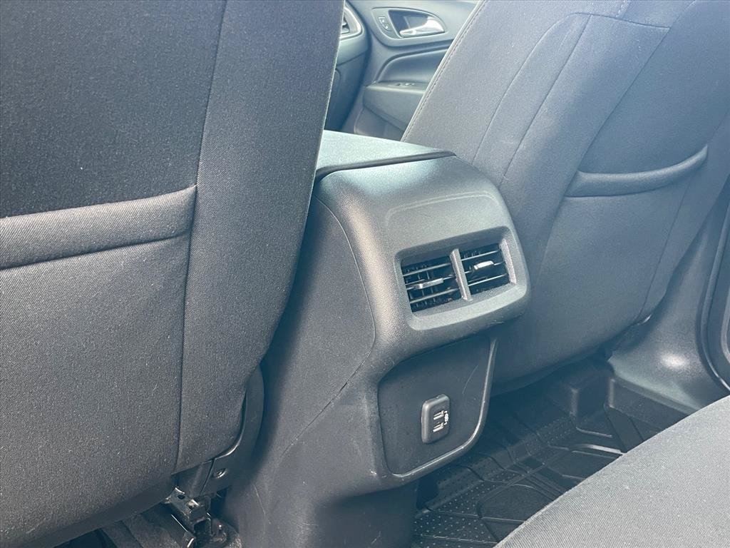 Used 2020 Chevrolet Equinox LT w/ Driver Convenience Package FWD image 24