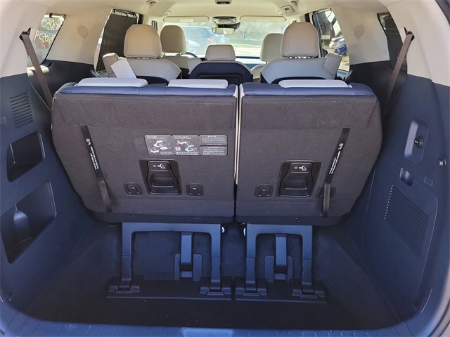 Used 2025 Kia Carnival EX image 9