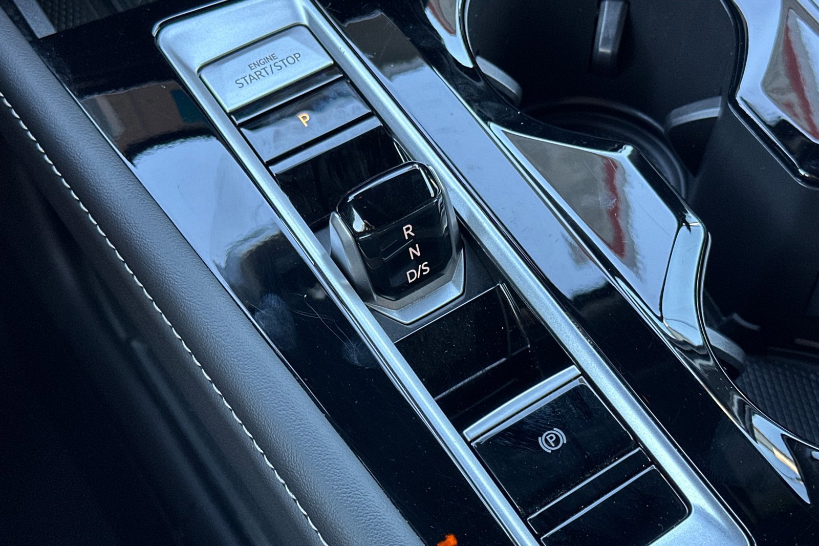 Used 2025 Volkswagen Atlas Cross Sport SE image 21