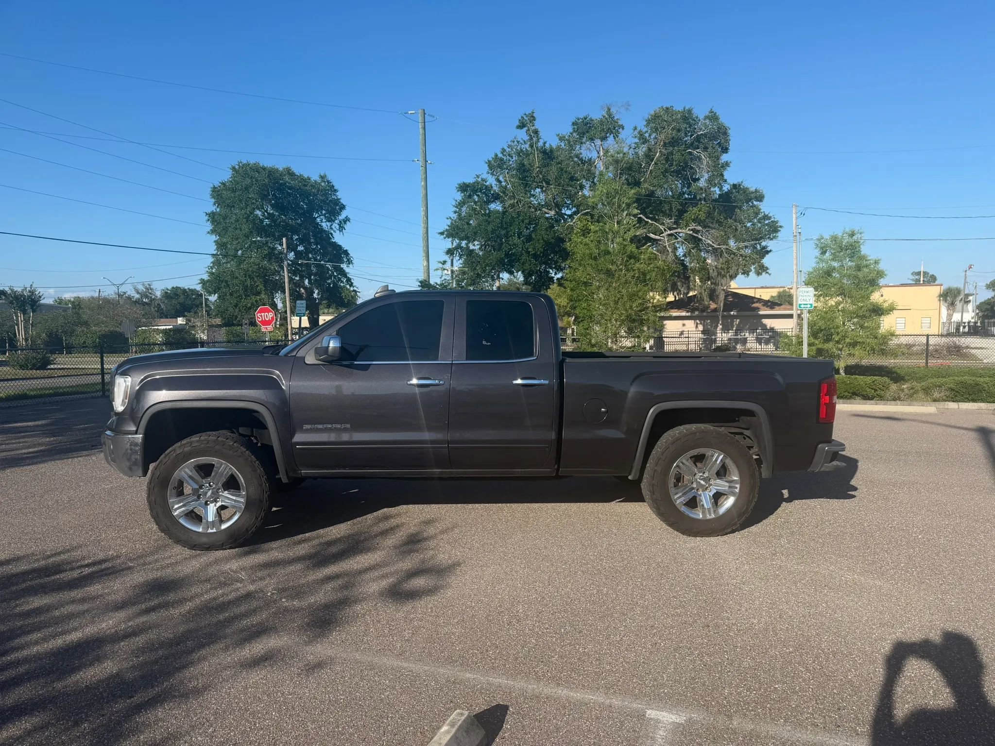 Used 2015 GMC Sierra 1500 SLE w/ SLE Value Package RWD image 1