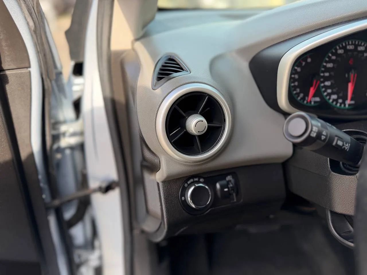 Used 2018 Chevrolet Sonic Premier FWD image 37
