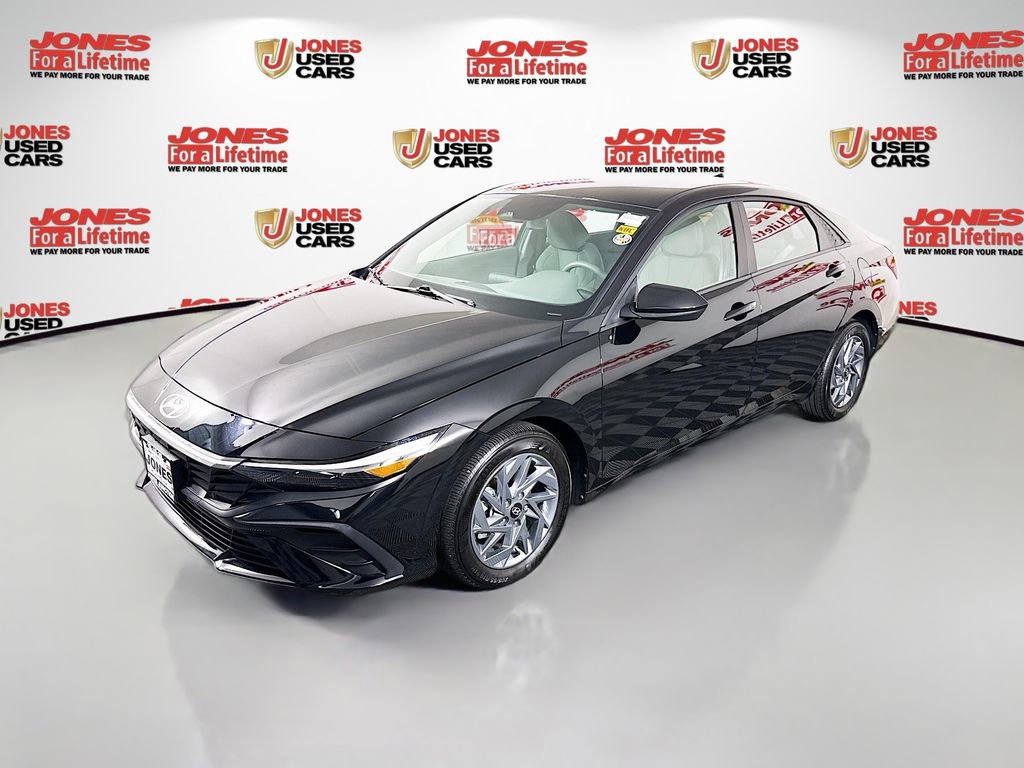 Used 2024 Hyundai Elantra SEL FWD image 12