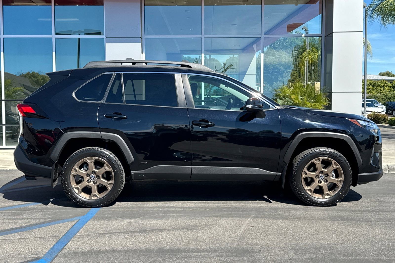 Certified 2023 Toyota RAV4 AWD Hybrid image 4