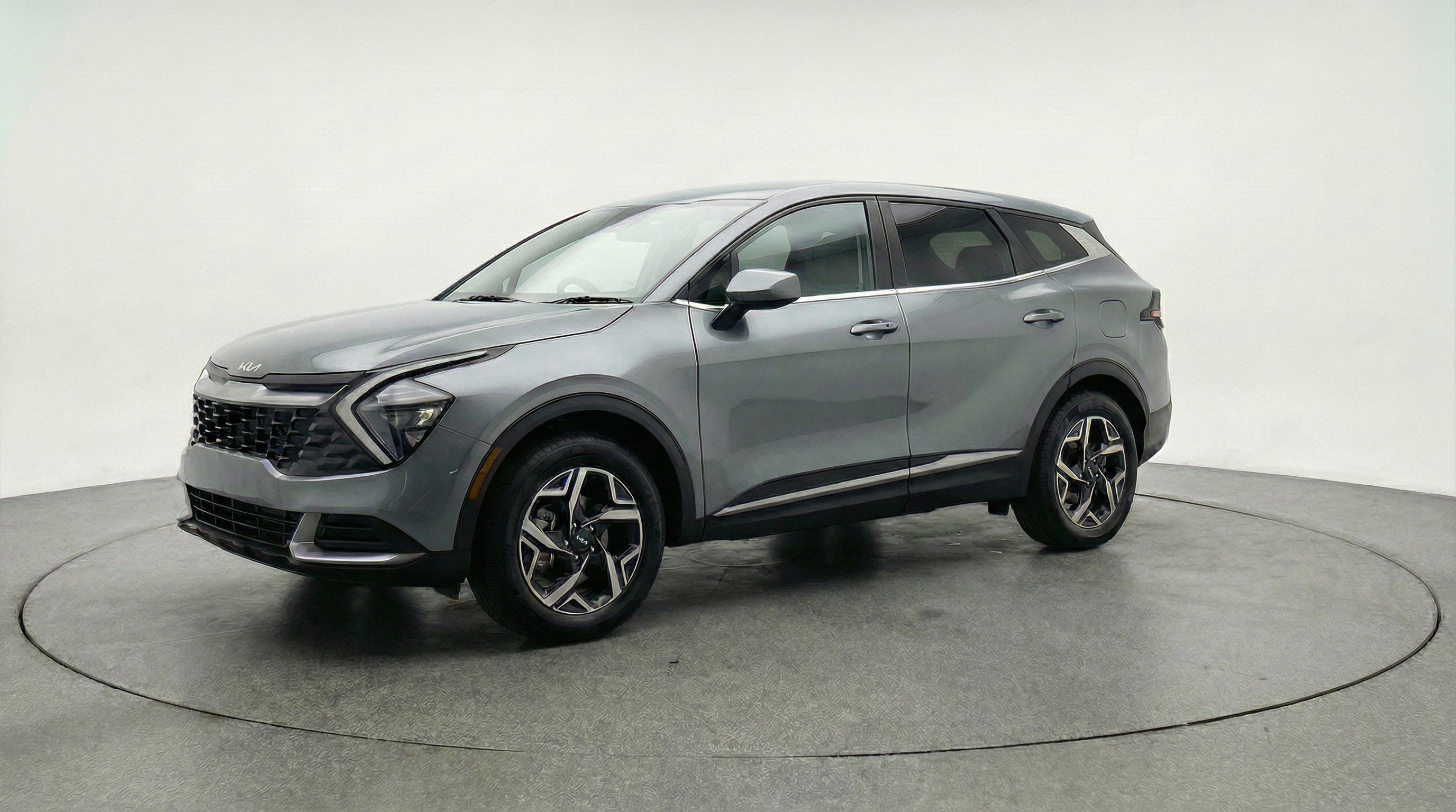 Used 2025 Kia Sportage LX image 3