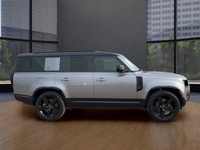 Used 2023 Land Rover Defender 130 X-Dynamic SE image 6