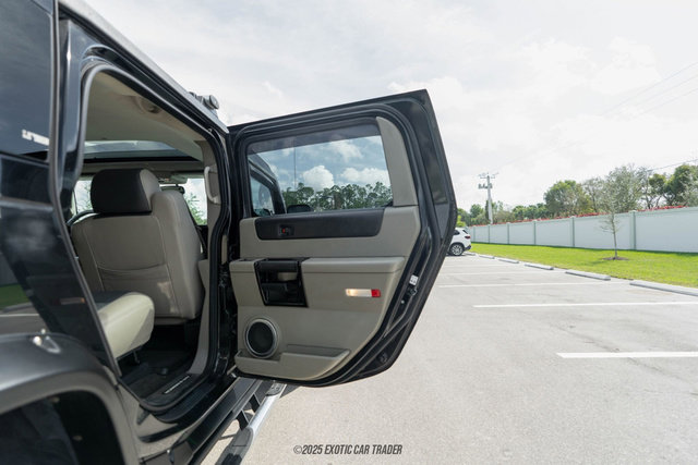 Used 2004 HUMMER H2 w/ Preferred Equipment Group image 65