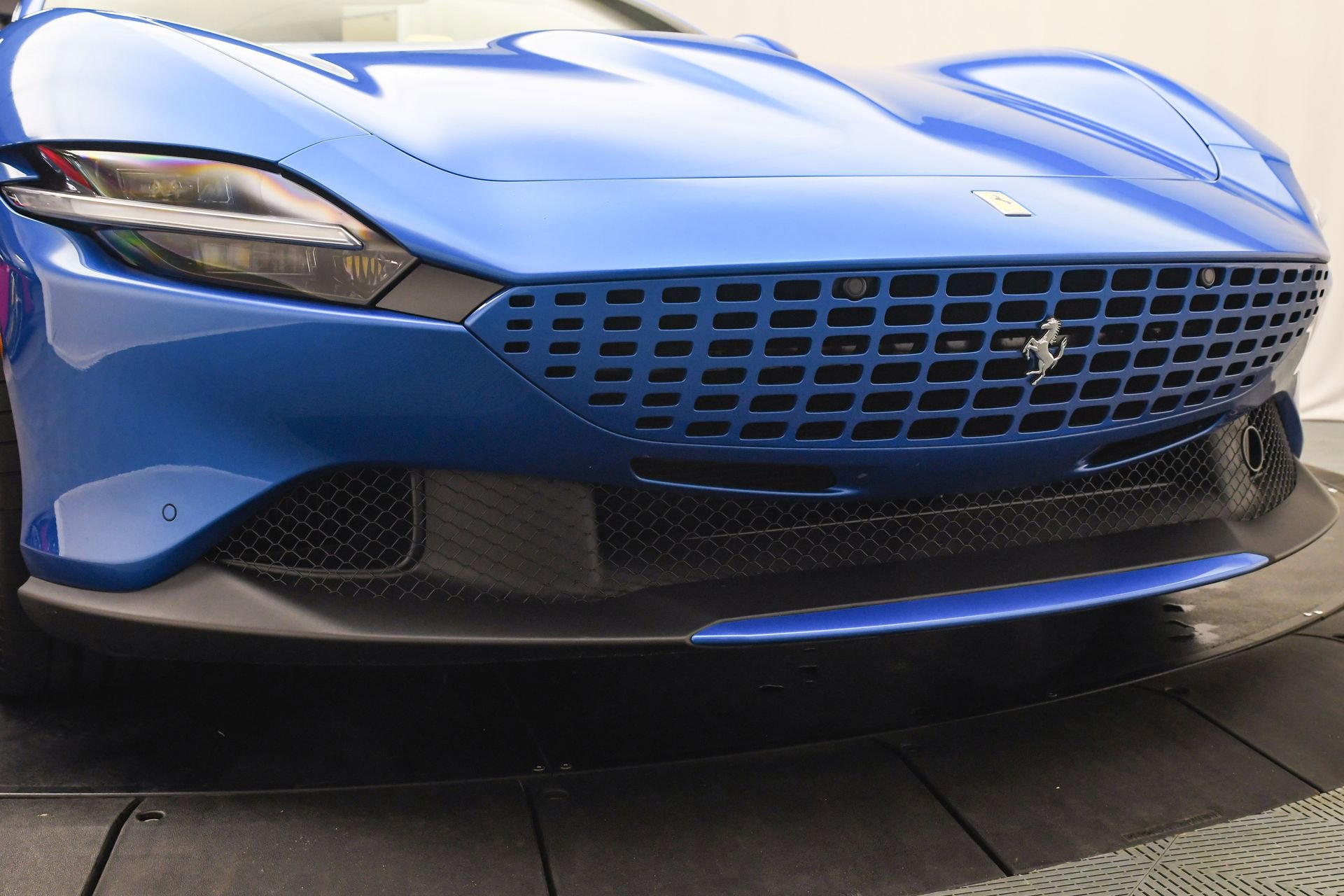 Used 2025 Ferrari Roma Spider image 28