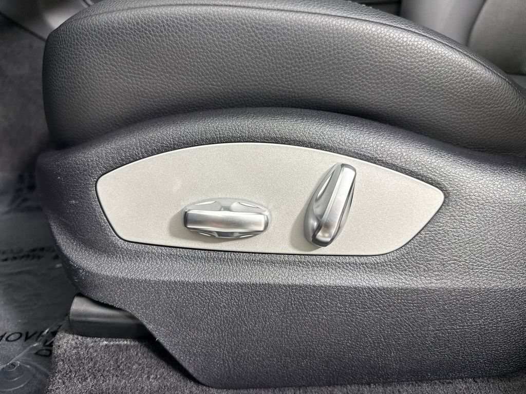 Certified 2022 Porsche Macan S AWD/4WD image 40