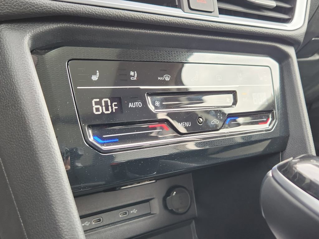 New 2025 Volkswagen Taos SEL image 13