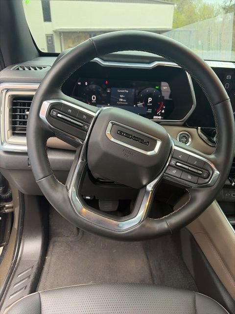 Used 2024 GMC Canyon Denali image 14