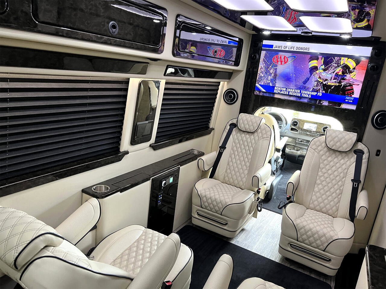 Used 2022 Mercedes-Benz Sprinter 3500 image 2